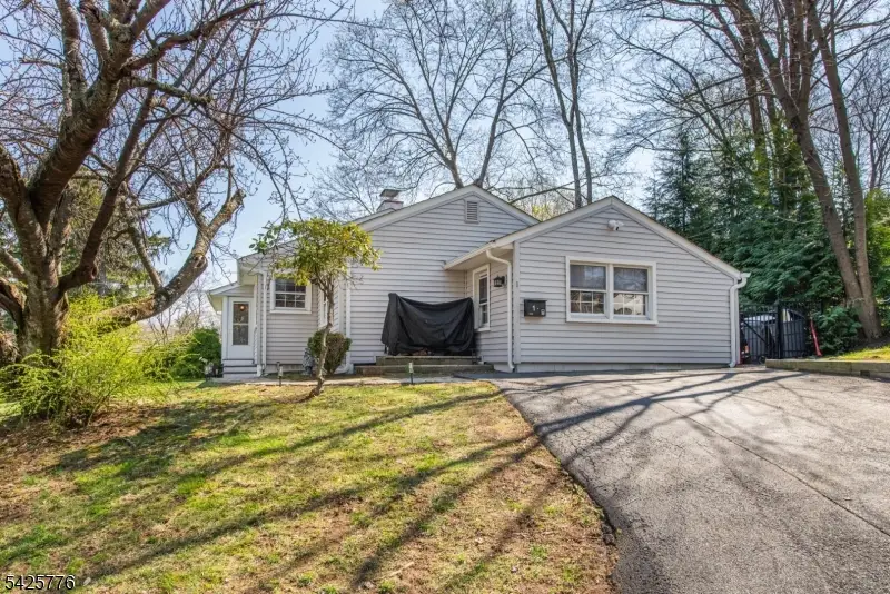 1 Shawnee Trl, Lake Mohawk, NJ 07871 - #3