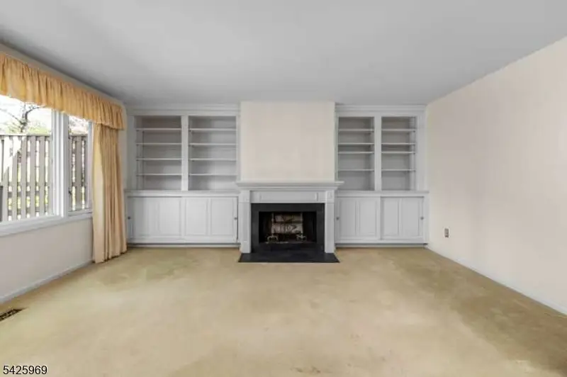 3 Macmillan Ct, Mahwah, NJ 07430 - #2