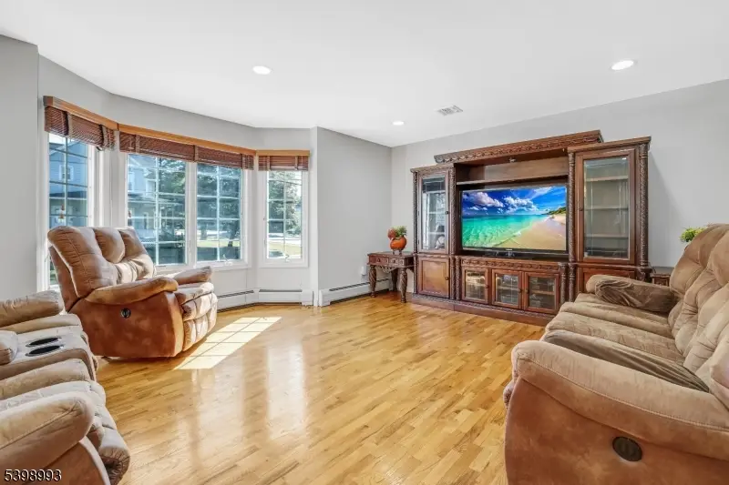 4 Maple Ave, Waldwick, NJ 07463 - #3