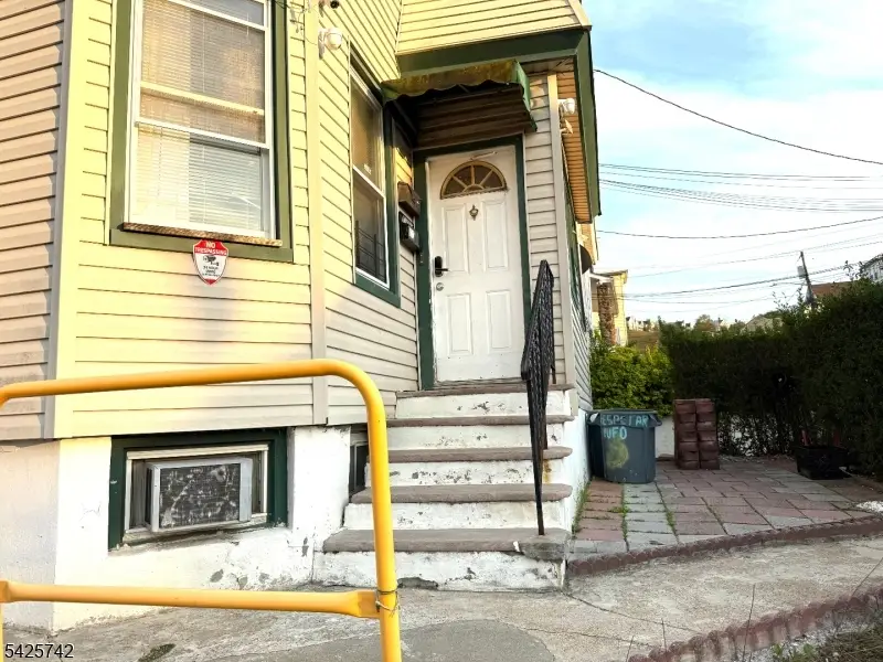 17 Quinn St, Paterson, NJ 07501 - #3