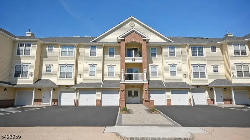 2304 Courtney Ln #2304, Franklin, NJ 08873 - #1