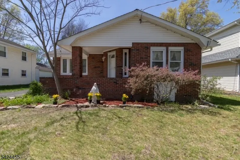 124 Chestnut St, Bradley Gardens, NJ 08807 - #1