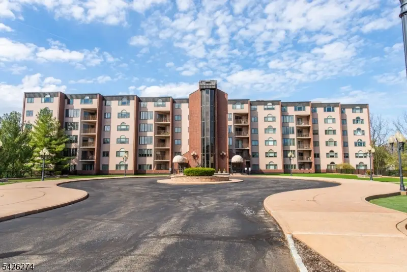 1360 Hamburg Tpke Unit 402 #402, Wayne, NJ 07470 - #1