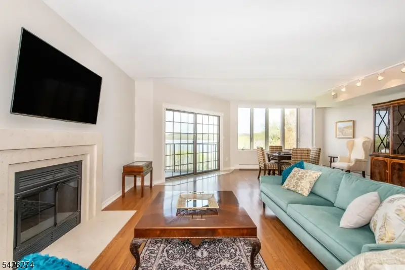 1360 Hamburg Tpke Unit 402 #402, Wayne, NJ 07470 - #3