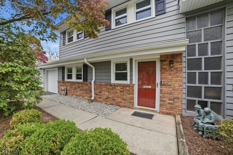 50 Knollwood Dr, Livingston, NJ 07039 - #2