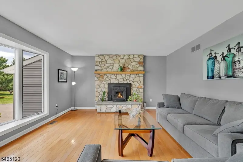 33 Hog Hollow Rd, Pittstown, NJ 08867 - #3