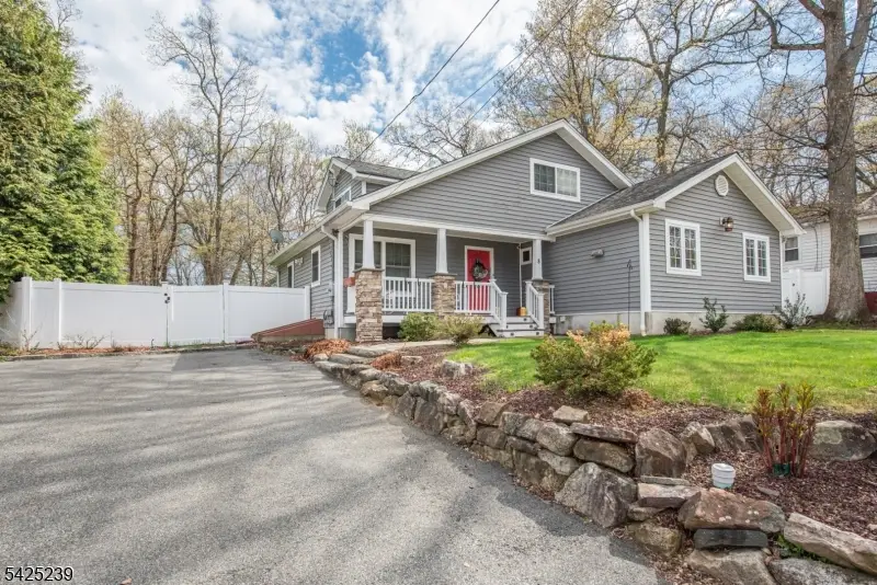 8 Lehigh Way, Hopatcong, NJ 07843 - #1