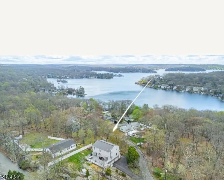 8 Papoose Trl, Hopatcong, NJ 07821 - #2