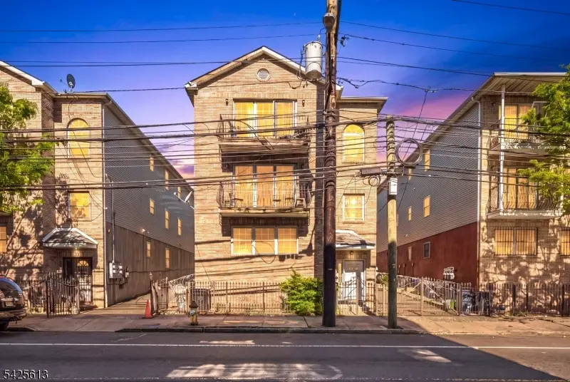 25-27 Norfolk St, Newark, NJ 07103 - #1