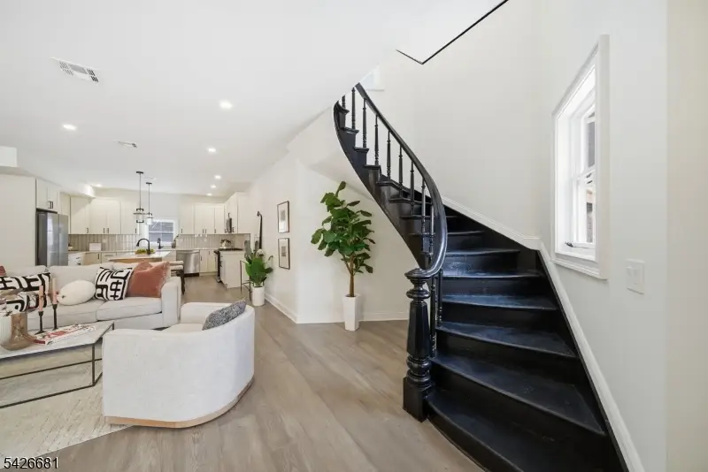 28 Irving St #B, Montclair, NJ 07042 - #1