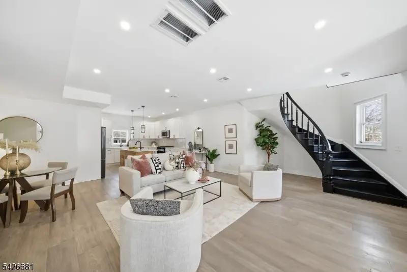 28 Irving St #B, Montclair, NJ 07042 - #3