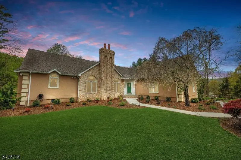 2 Crocker Mansion Dr, Mahwah, NJ 07430 - #2