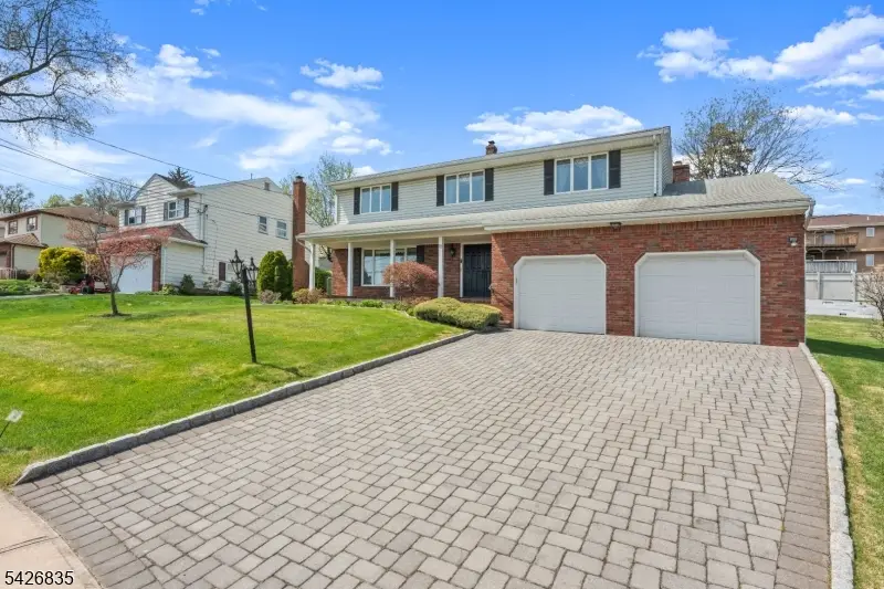 72 Pilgrim Dr, Clifton, NJ 07013 - #2