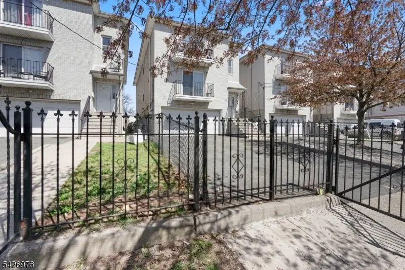 19 Halleck St, Newark, NJ 07104 - #2