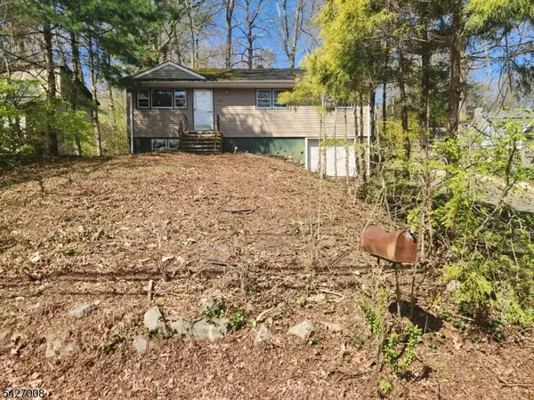 286 Cupsaw Dr, Ringwood Boro, NJ 07456