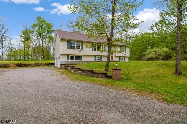 2 Oak St, Newton Town, NJ 07860