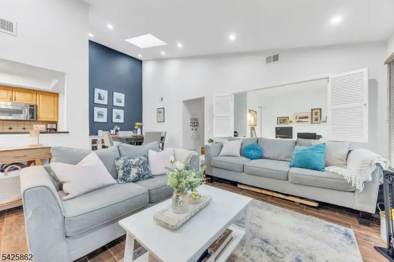 33 Foxwood Court, The Hills, NJ 07921 - #1