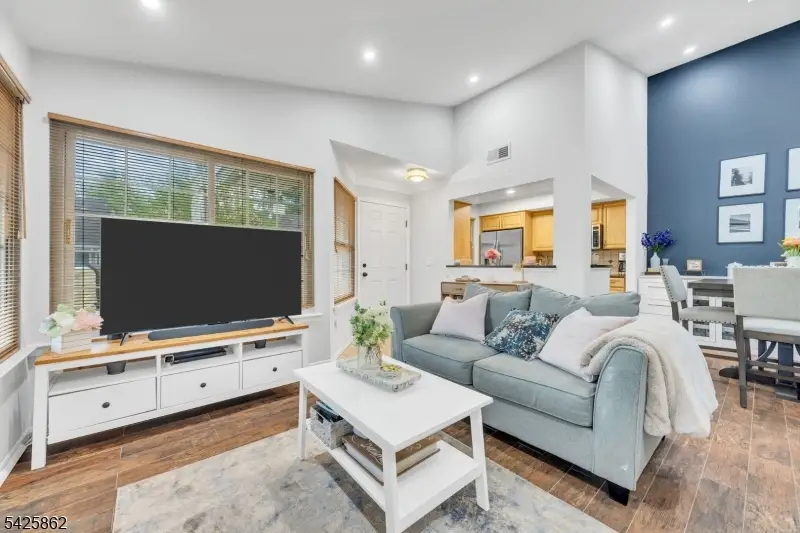 33 Foxwood Court, The Hills, NJ 07921 - #2