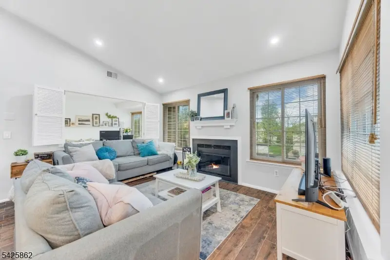 33 Foxwood Court, The Hills, NJ 07921 - #3