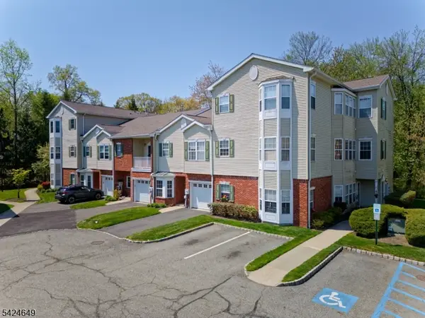 25 Windsor Dr, Lincoln Park Boro, NJ 07035