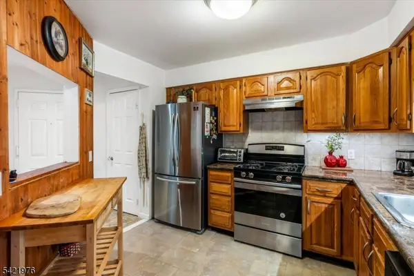 48 Quartz Ln, Paterson City, NJ 07501