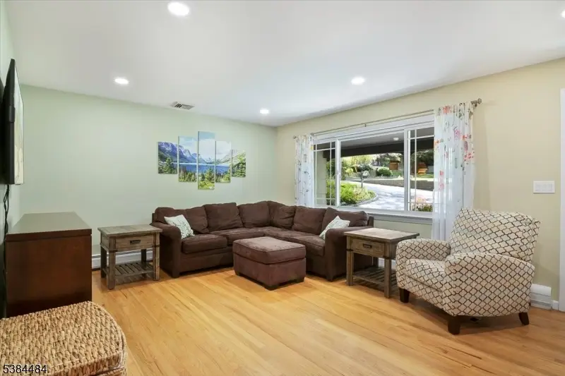 15 Upper High Crest Dr, Macopin, NJ 07480 - #3