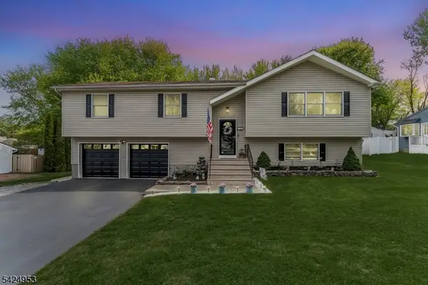 64 Stonehenge Dr, Lopatcong Twp., NJ 08865