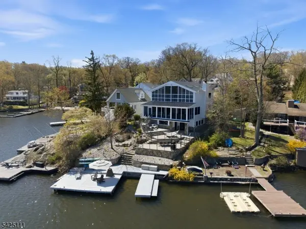 105 Maxim Dr, Hopatcong Boro, NJ 07843