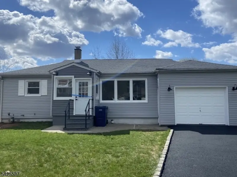 271 Valley Rd, Clark, NJ 07066 - #1