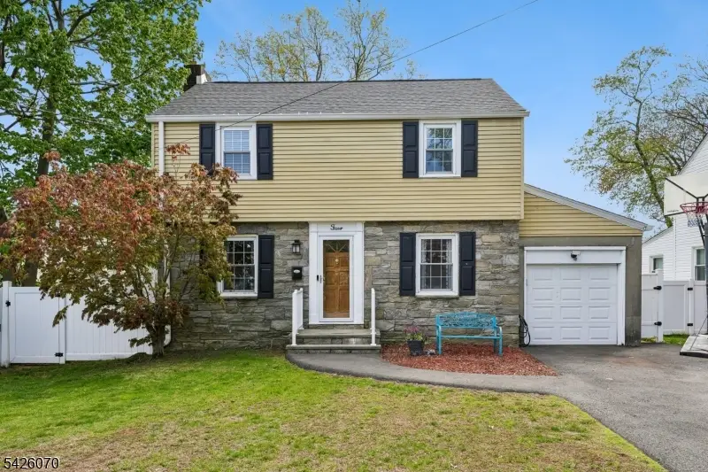 4 Greenwood Ave, Pleasantdale, NJ 07052 - #1