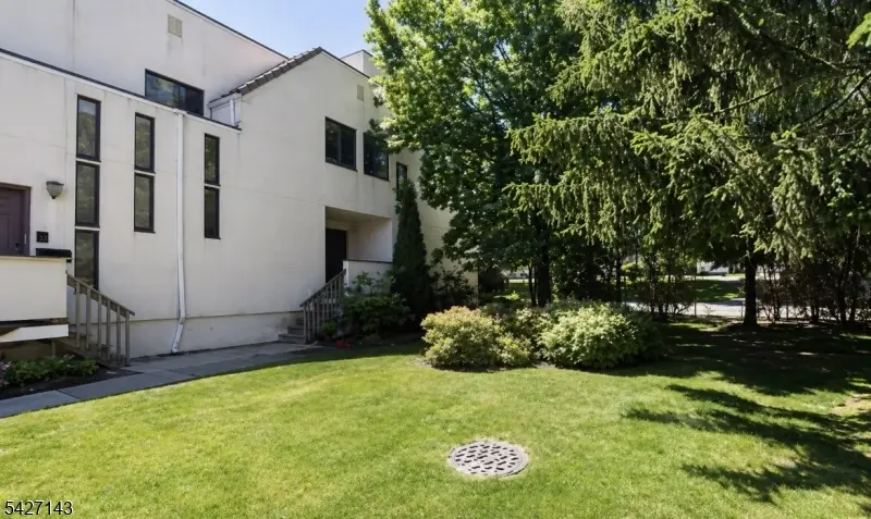 33 Cerone Ct, West Orange, NJ 07052 - #1