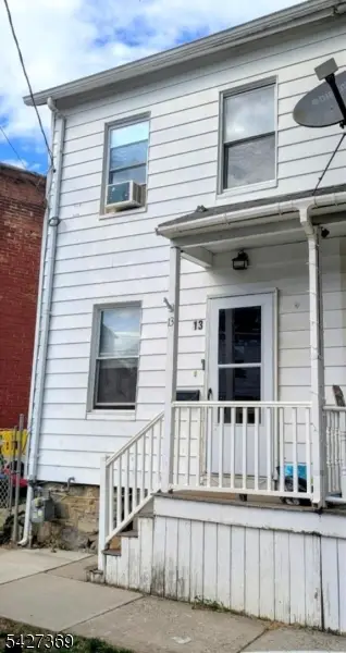 13 Lewis St, Phillipsburg Town, NJ 08865