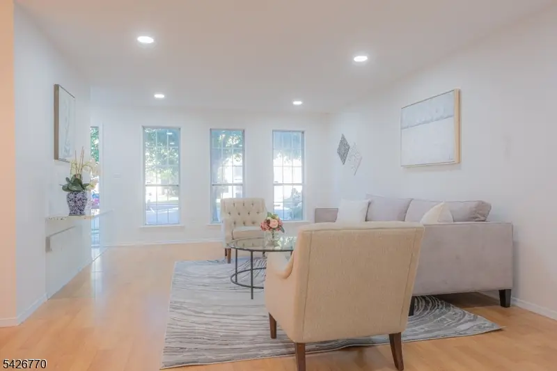 8 Amethyst Way #8, Franklin Park, NJ 08823 - #3