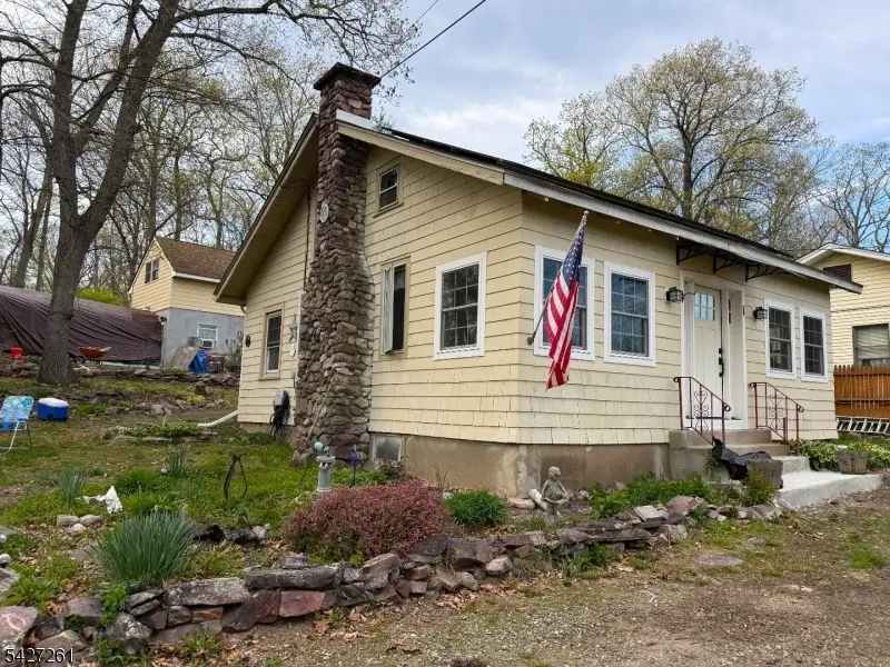 29 Lakeside Rd, Hewitt, NJ 07480 - #2