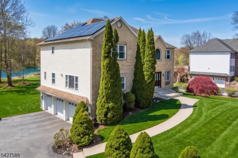 26 Swan Ln, Lake Hopatcong, NJ 07849 - #3