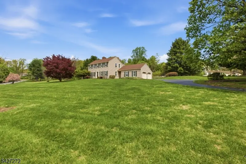 8 Sunshine Dr, Pittstown, NJ 08867 - #1