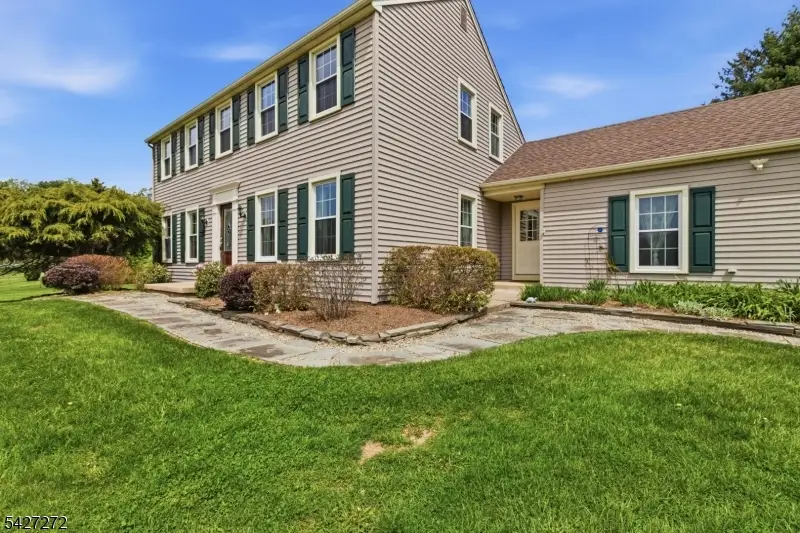 8 Sunshine Dr, Pittstown, NJ 08867 - #2