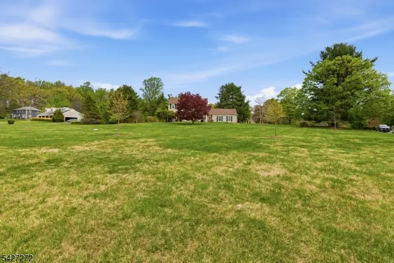 8 Sunshine Dr, Pittstown, NJ 08867 - #3