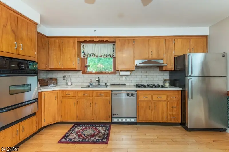 31 Stanley Ct, North Haledon, NJ 07508 - #3