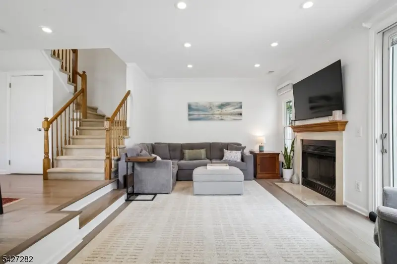 9 Sussex Court, The Hills, NJ 07921 - #3