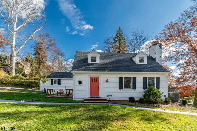6 Cape Ct, Millburn, NJ 07041 - #1