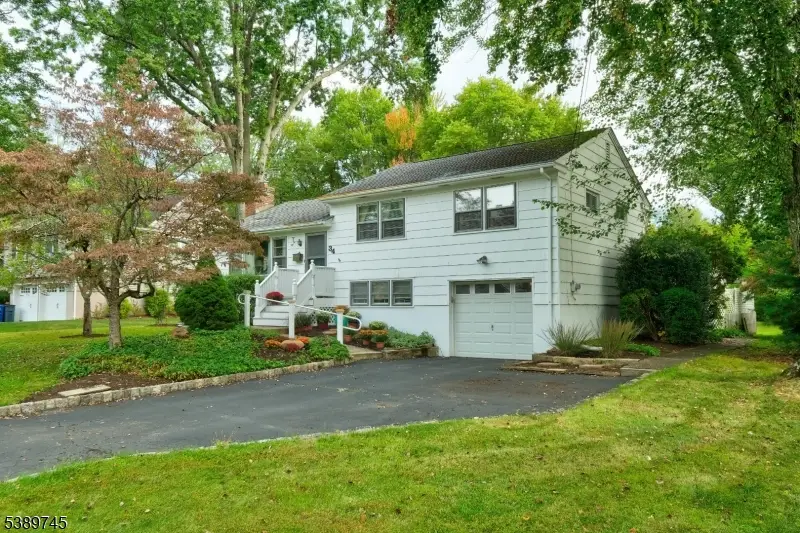 34 Berkshire Drive, Berkeley Heights, NJ 07922 - #2