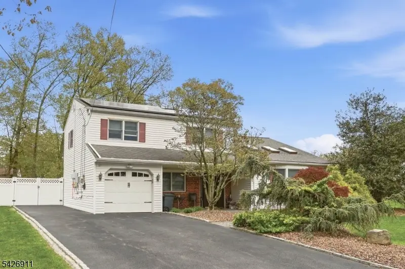 4 Winfield Dr, Parsippany, NJ 07054 - #1