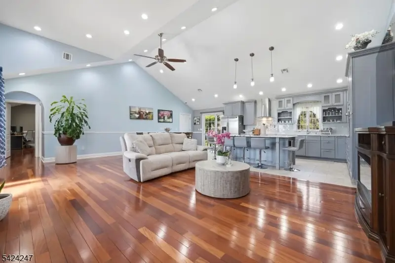 358 S Middlebush Rd, Franklin, NJ 08873 - #3