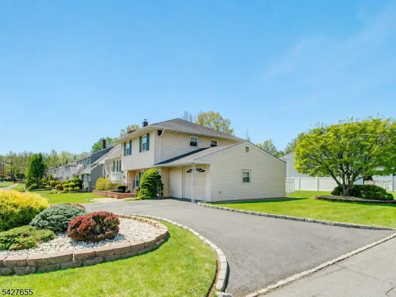 26 Epping Dr, Kenilworth, NJ 07033 - #3