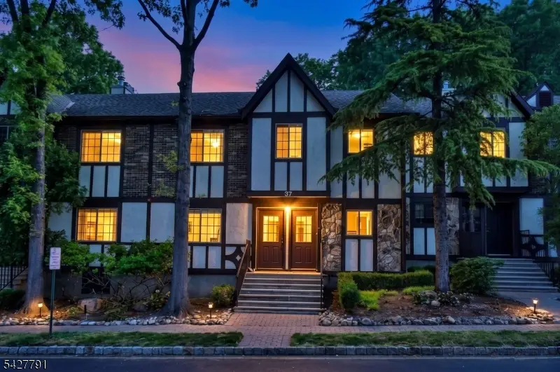 3707 Mark Twain Way, Mahwah, NJ 07430 - #2