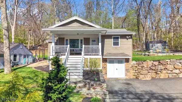 1 Pathfinder Trl, Jefferson Twp., NJ 07885