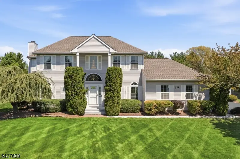 14 Zeller Dr, Franklin, NJ 08873 - #2