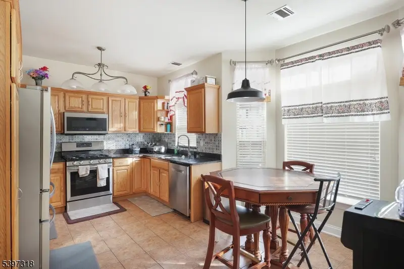 1427 Barnhardt Ln, Rahway, NJ 07065 - #3