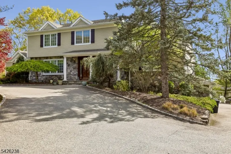 65 Rockledge Dr, Livingston, NJ 07039 - #2